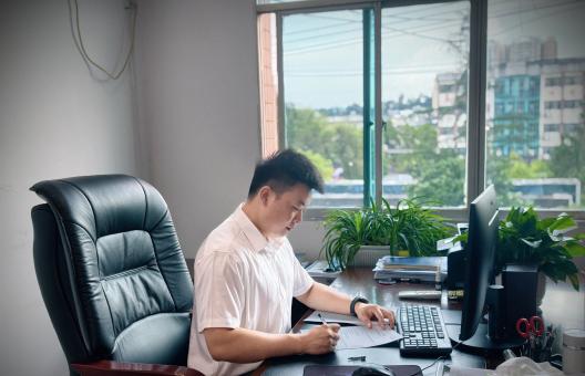 “两优一先” 榜样风采⑧│州国资委党委系统优秀共产党员吴远杭：三穗供水事业的“活地图”与“守护者”